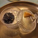 Złoto i czerń - świeca sojowa handmade w szklanej bombonierze ze zlotym