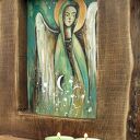 Drewniana kapliczka - Anioł pilnujący domostwa