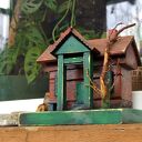 Chata Mazurska - drewniany domek dekoracyjny, ręcznie malowany