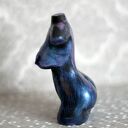 Kobieta niebieska i fioletowa - metaliczna rzeźba z gipsu 10 cm
