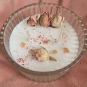 Świeca sojowa z różyczkami płatkami granatu