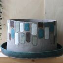 Duża donica ceramiczna handmade - szara glina z niebieską podstawką