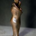 Rzeźba z gipsu - Para Zakochanych w złotym brązie (15 cm)