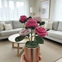 Flower box z 5 szydełkowymi różami i liśćmi w połyskującej różowej doniczce