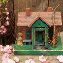 Chata Mazurska - drewniany domek dekoracyjny, ręcznie malowany