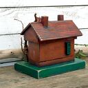 Chata Mazurska - drewniany domek dekoracyjny, ręcznie malowany