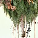 Duży wieniec wiszący z dzwonkami