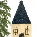 Domek ceramiczny z granatowym daszkiem