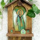 Drewniana kapliczka - Anioł czuwający