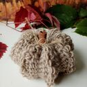 Szydełkowa dynia fantazyjna z cynamonowym ogonkiem - dekoracja handmade