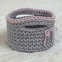 Koszyk ręcznie robiony wkolorach szaro - różowym