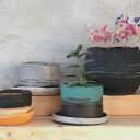 Doniczka ceramiczna handmade Otuliny z niebieskim szkliwem i podstawką