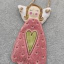 Różowy anioł ceramiczny - prezent dla niej na chrzest i komunię (ok. 13 cm)
