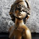 Rzeźba Kobieta Złota 9 cm - dekoracja handmade z gipsu
