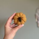 Pomarańczowa dynia ozdobna handmade na drutach - rozmiar S
