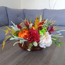 Dekoracja jesienna w koszyku z dyniami. Stroik lisem. Ozdoba