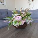 Jesienny koszyk z dyniami. Dekoracja jesienna. Kompozycja jesienna