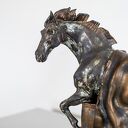 Ceramiczna rzeźba konia na postumencie - Cube Ferndynand - duża