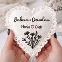 Prezent z okazji Dnia Babci i Dziadka. Haftowane serce z imionami wnuków