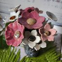 Ręcznie wykonany ceramiczny bukiet różowo-białych kwiatów