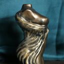 Kobieta Anioł, złota anielica - elegancka figurka z gipsu 10,5 cm