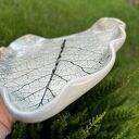 Ceramiczna patera w kształcie liścia łopianu