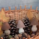Zestaw trzech szydełkowych grzybków „Brązowa Jesień” w wersji handmade (3 szt.)