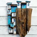 Drewniana dekoracja z domkami - Na Skarpie