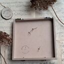 Ręcznie malowany obrazek z domkiem pełnym miłości i wieszaczkami (20x20 cm)