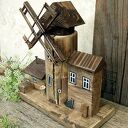 Stary Młyn Wiatrowy - dekoracja z drewna