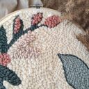 Ręcznie tkany obraz na tamborku (średnica 30 cm) - metoda punch needle