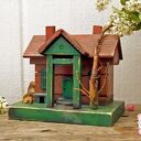 Chata Mazurska - drewniany domek dekoracyjny, ręcznie malowany