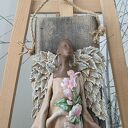 Anioł na starej desce - mulatka z magnoliami (rękodzieło)