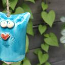 Ręcznie robiony dzwonek ceramiczny kot - ozdoba na balkon i do ogrodu