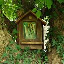 Drewniana kapliczka - Anioł pilnujący domostwa