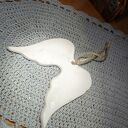 Białe skrzydła ceramiczne - bożonarodzeniowa dekoracja handmade 13x13 cm