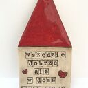 domek zawieszka z mottem