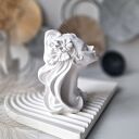 Figurka kobiety - Proud white
