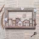 Rustykalna rama okienna z miasteczkiem pełnym miłości