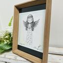 Anioł rysunek piórkiem w drewnianej ramce dla dziecka - prezent handmade