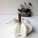 Dynia fantazyjna szydełkowa - jesienna dekoracja handmade z cynamonowym ogonkiem