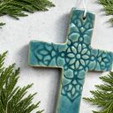 Krzyżyk ceramiczny w turkusie - ręcznie wykonana dekoracja na ścianę
