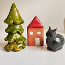 Figurki ceramiczne świąteczne: choinka, domek i kotek - zestaw