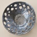 Metaliczna miska ceramiczna z ażurowym wzorem