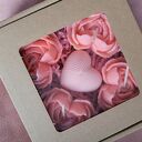 Uroczy zestaw upominkowy ze świec handmade w romantycznym boxie