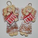 Żegnamy nauczycieli i naszą szkołę - pamiątkowe aniołki z atrybutami przedmiotów szkolnych