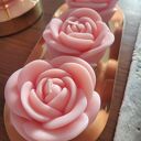 Elegancki zestaw świec sojowych handmade na złotej tacy