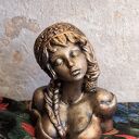 Rzeźba Kobieta z warkoczem wys. 9,5 cm