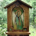 Drewniana kapliczka - Anioł czuwający