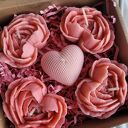 Uroczy zestaw upominkowy ze świec handmade w romantycznym boxie